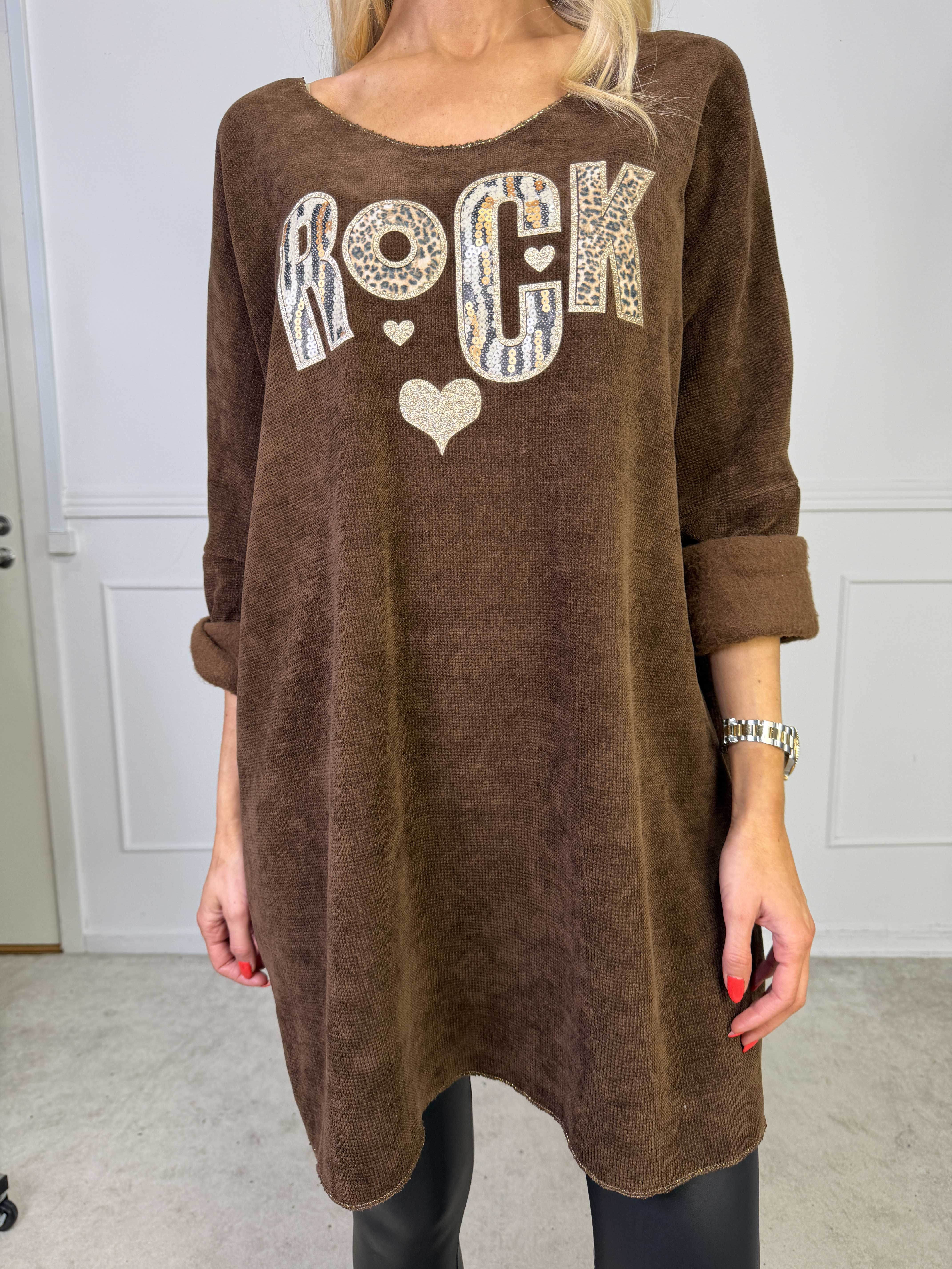 Rocka - Kort kjole i blød strik med motiv